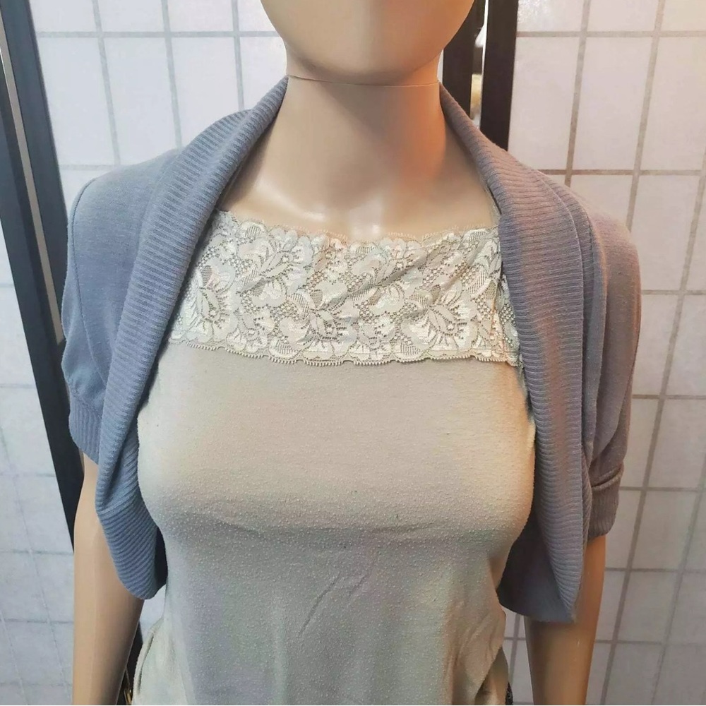 Size S No Boundaries Cropped Cardigan. Grey